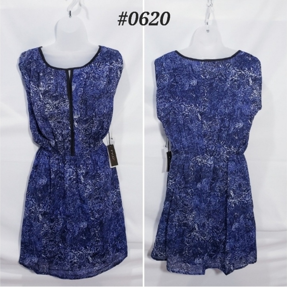 FYLO NEW! navy blue print sleeveless dress 🤍Medium